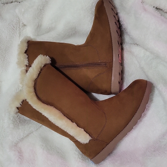 Cat and Jack kids boots - Picture 3 of 4